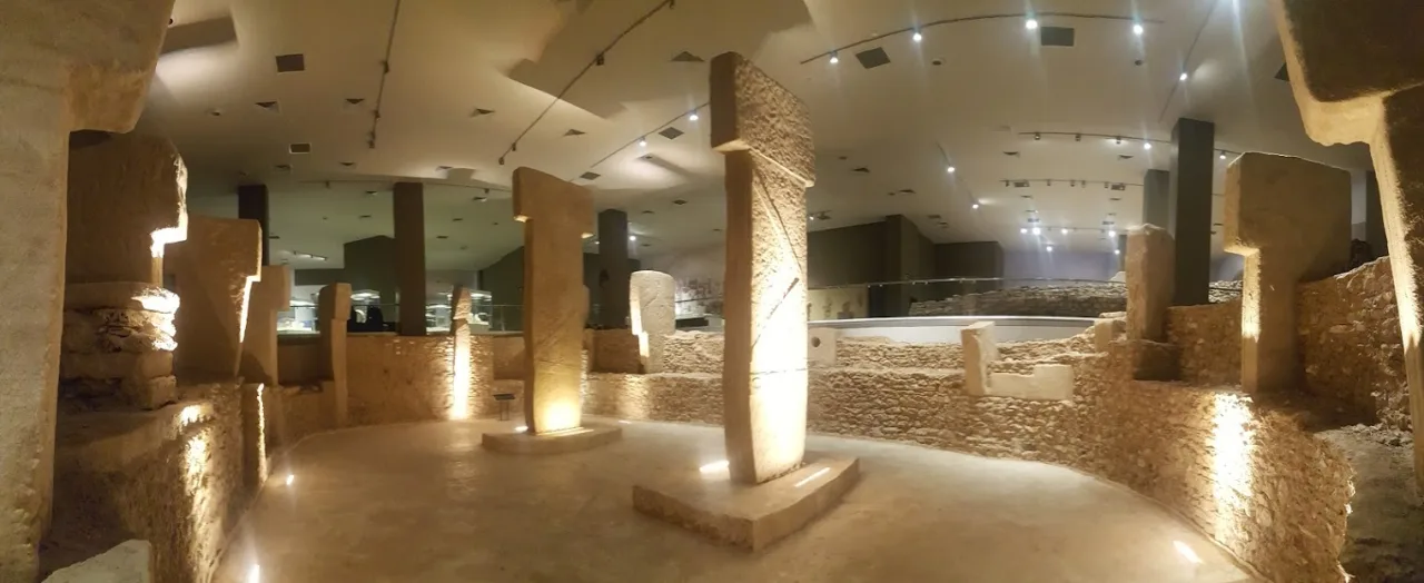 Nemrut Dağı zirvesindeki dev heykel başları