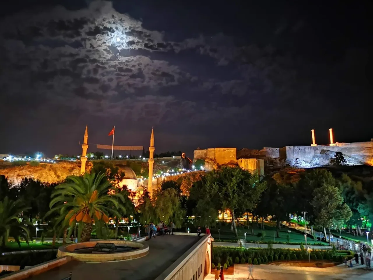 Nemrut Dağı zirvesindeki dev heykel başları