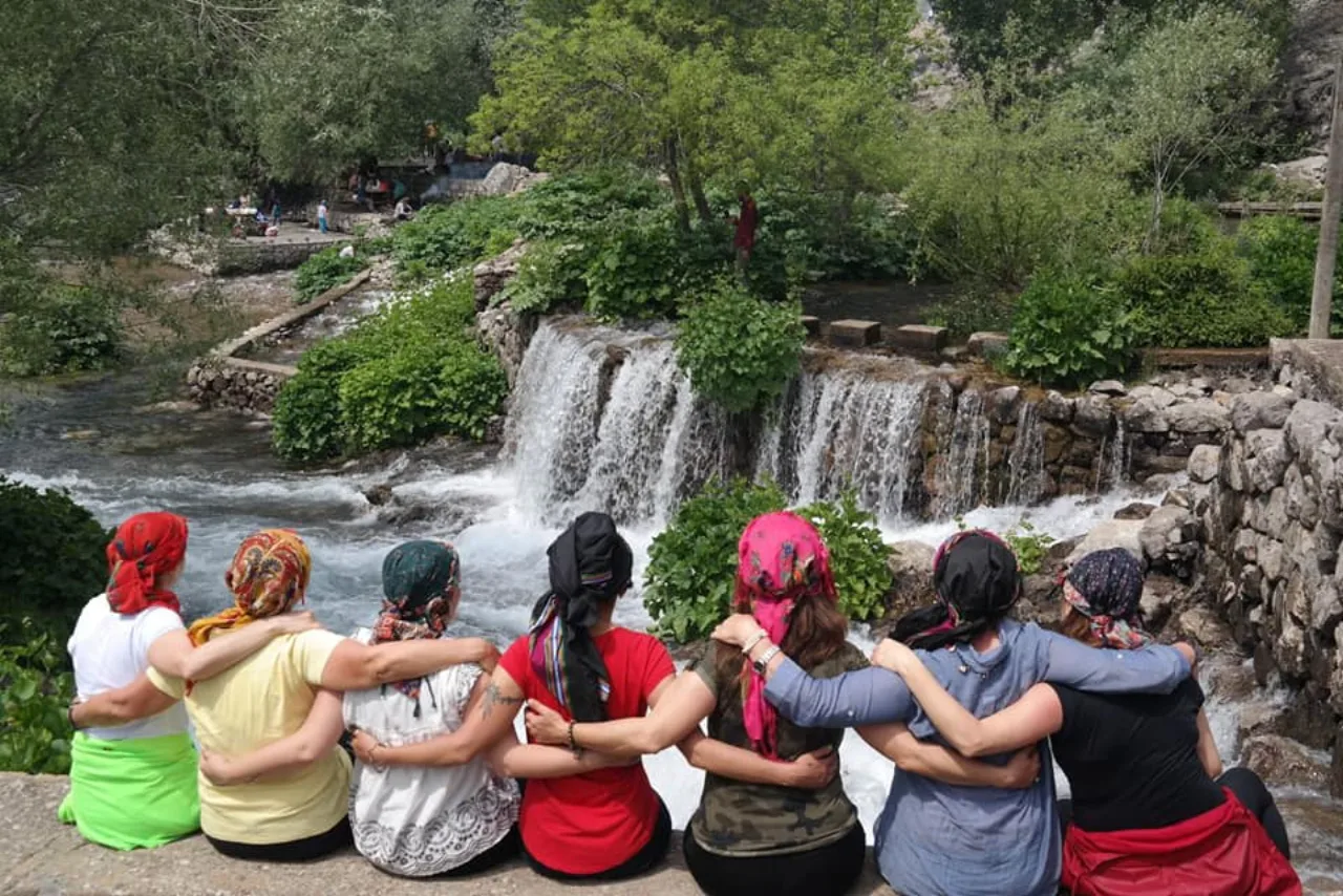 Kemaliye'nin Fırat Nehri kıyısındaki taş evleri